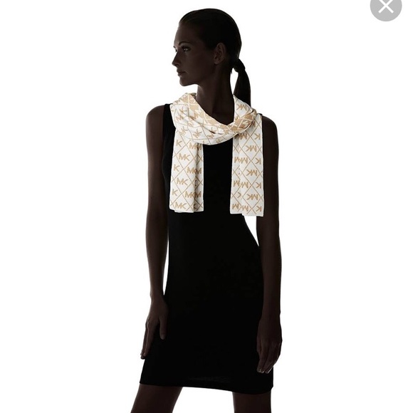 Michael Kors scarf NWT!! - Picture 2 of 4